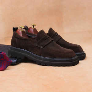 รองเท้าบูทหนังแท้ผู้ชายดีไซน์คลาสสิคล่าสุด ประจำฤดูใบไม้ร่วง-ฤดูหนาว ปี 2025 สวมใส่สบาย เหมาะสำหรับทำงาน กันน้ำ กันลื่น สวมแบบสลิปออน - Product Image 3