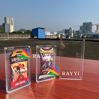 Boîte en acrylique personnalisée pour booster Pokémon en blister avec protection UV et manches premium
