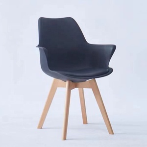 Offres Spéciales production <span class=keywords><strong>de</strong></span> haute qualité <span class=keywords><strong>de</strong></span> chaises <span class=keywords><strong>de</strong></span> salle à manger en <span class=keywords><strong>plastique</strong></span> avec pieds en bois <span class=keywords><strong>fauteuil</strong></span> accoudoir ensemble en vente - Product Image 2
