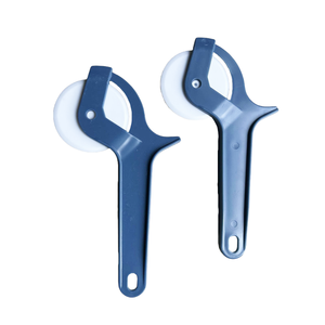 Tagliapizza Economico con Manico Rotondo in Plastica Usa e Getta - Product Image 1