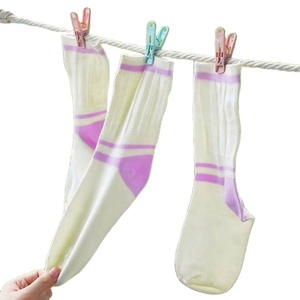 Lot de 30 pinces à linge coupe-vent en plastique pour sous-vêtements et chaussettes avec paniers de rangement, pinces de séchage pour couettes, cintres à vêtements - Product Image 6