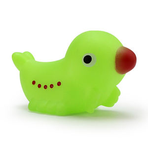 जिक्सिन बेबी कार्टून रबर कीट कैटरपिलर तैराकी और चिल्लाना स्नान खिलौना - Product Image 2
