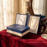 Boîte à bijoux en forme de livre, bleu royal, crème, blanc, rouge vin, pour la présentation de colliers de perles
