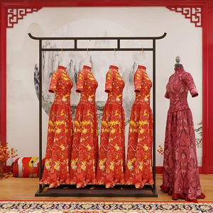 Présentoir de vêtements Hanfu et Qipao de style Art Déco en métal doré multifonctionnel pour studio photo - Product Image 2