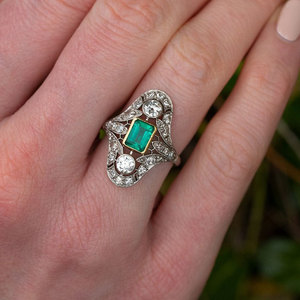 Anello Vintage con Design Traforato in Pizzo Stile Verde Smeraldo per Donne - Product Image 2