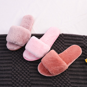 Le pantofole di pelliccia di moda invernale firmate accettano pantofole di pelliccia di peluche per la <span class=keywords><strong>casa</strong></span> con ricamo Logo personalizzato per le donne - Product Image 3