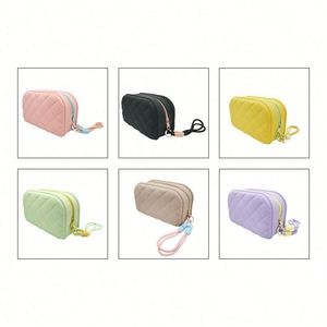 Pochette de maquillage en silicone durable avec logo personnalisé, fermeture éclair étanche, grande capacité pour les voyages en plein air et l'usage quotidien - Product Image 5