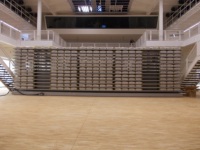 Gradins pliants d'intérieur personnalisables de marque CETA, fabriqués en Italie, gradins télescopiques rétractables pour auditorium, gradins métalliques durables, modèle TM