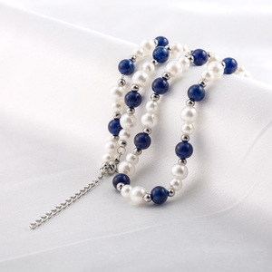 สร้อยคอไข่มุกเทียมสีฟ้าสีขาวลูกปัดมุกเทียมสไตล์จีนสมัยใหม่สำหรับผู้ชายผู้หญิงสั้นเครื่องประดับอินเทรนด์ - Product Image 1