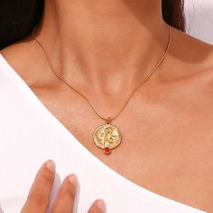 Collana con Ciondolo La Dolce <span class=keywords><strong>Vita</strong></span> Inciso Dreamshow, Gioiello in Acciaio Inossidabile Placcato Oro con Zircone Rosso - Product Image 2