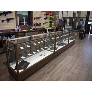 Design de <span class=keywords><strong>musée</strong></span> militaire et d'armurerie personnalisé | Aménagement complet du magasin avec vitrines en verre et présentoirs d'armes - Product Image 1