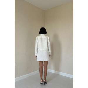 Ensemble de costume blanc cassé pour femme, veste et jupe, deux pièces, en polyester tissé, tenue formelle - Product Image 1