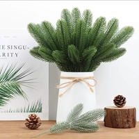 Décorations d'arbre de Noël artificielles en aiguilles de pin à trois pointes, accessoires de couronne de plantes artificielles, aiguilles de pin artificielles DIY