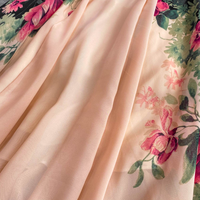 Vente en gros d'été rouge fleur imprimée robe trapèze pour dames décontracté sans manches plissé col en V Maxi robes en mousseline de soie