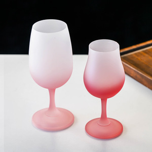 Taza <span class=keywords><strong>de</strong></span> <span class=keywords><strong>vidrio</strong></span> <span class=keywords><strong>de</strong></span> color degradado <span class=keywords><strong>de</strong></span> polvo <span class=keywords><strong>esmerilado</strong></span> para uso doméstico, <span class=keywords><strong>vidrio</strong></span> alto creativo para niñas, <span class=keywords><strong>vidrio</strong></span> mezclador artístico para bebidas frías Tipsy - Product Image 2