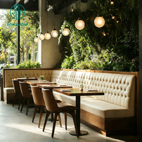 Ron Group Eco-vriendelijke commerciële restaurantmeubelen set met gestoffeerde hoge rugbanken, leren stoelen en vierkante houten tafel