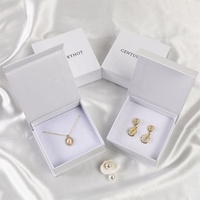 Boîte à bijoux magnétique de luxe blanche PUPPYSEW 9*9*3.5cm en carton pour bracelet, bague, boucles d'oreilles, collier avec logo