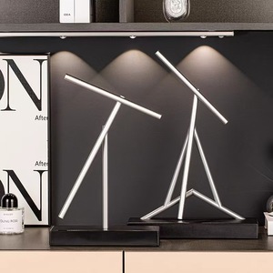 Adornos de movimiento perpetuo de Iron Man, <span class=keywords><strong>principio</strong></span> de Newton, rotación creativa, decoración de gabinete de TV de sala de estar de gama alta de lujo. - Product Image 3