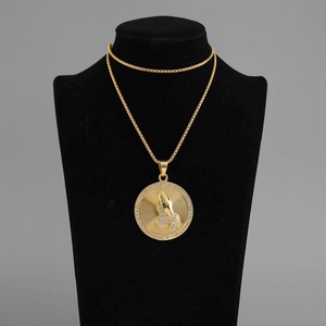 Colliers pendentifs main en prière en acier inoxydable plaqué or 18 carats avec pavé de cristaux, accessoires pour la fabrication de bijoux pour fournisseurs - Product Image 4