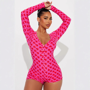 Pijama Enterizo con Estampado de Corazones de San Valentín para Mujer, Ajuste Delgado, con Solapa Trasera Funcional con Botones - Product Image 1