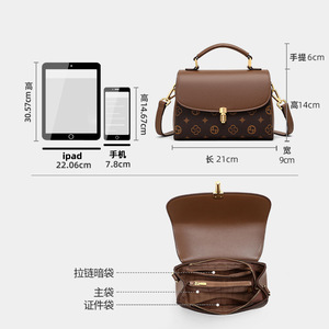 กระเป๋าถือทรงสี่เหลี่ยมสำหรับผู้หญิง หนัง PU ลาย Saffiano สะพายไหล่เดียวหรือสะพายข้าง ดีไซน์ทันสมัย สีน้ำตาล ปิดด้วยตัวล็อคแบบ Hasp - Product Image 5