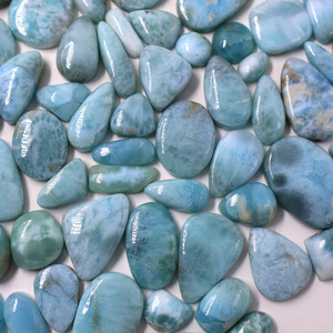 Piedra preciosa cabujón de larimar fabricada en India, cristal azul natural, piedra suelta para la fabricación de joyería artesanal, disponible para la venta. - Product Image 1
