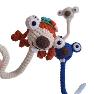 Llavero de ganchillo con dijes de margarita, mini colgante de flor amigurumi hecho a mano, para adorno de bolso, regalo, llavero - Product Image 5