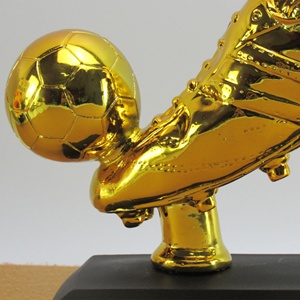 Trophées de football personnalisés de haute qualité en gros, trophées de match de football en résine de luxe, trophée de chaussure dorée - Product Image 6
