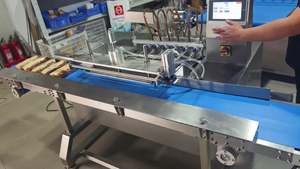 Ligne de production entièrement automatique pour le remplissage de crème ou de confiture sur gâteaux roulés, pains, croissants et choux à la crème, et machine de remplissage de choux à la crème - Product Image 6