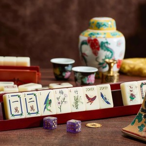 Nouvel ensemble de mahjong américain en jade blanc personnalisé, jeu de <span class=keywords><strong>table</strong></span> de luxe en acrylique pour le divertissement et les loisirs des adultes - Product Image 1