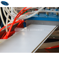 Offre Spéciale extrudeuse de panneaux de plafond en pvc machine de fabrication de panneaux muraux en pvc machine de fabrication de carreaux de plafond en pvc pour la décoration intérieure