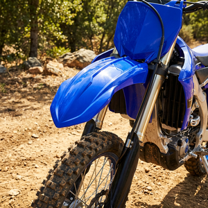 บังโคลนรถมอเตอร์ไซค์ บังโคลนล้อหน้ามอเตอร์ไซค์แบบสากล อุปกรณ์เสริมบังโคลนกันโคลน สีฟ้า YZ85 - Product Image 1