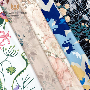 Hijab en satin de <span class=keywords><strong>soie</strong></span> pour femmes musulmanes, imprimé numériquement, motifs floraux, tissu de luxe personnalisé - Product Image 5