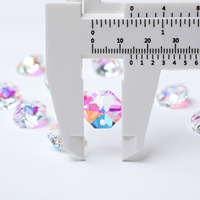 Perles octogonales colorées à un ou deux trous de 14 mm ; Rideaux de perles en cristal pour le commerce extérieur ; Perles en vrac ; Matériaux pour bijoux attrape-soleil