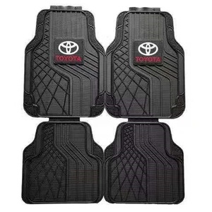 Set di 4 Tappetini Universali per Auto in PVC Resistente per Nissan Hyundai <span class=keywords><strong>Renault</strong></span> Toyota Logo Universale - Product Image 1
