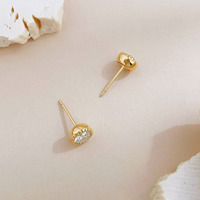 Boucles d'oreilles clous simples en or jaune 18 carats avec diamants de laboratoire ronds, boucles d'oreilles en or, boucles d'oreilles avec diamants, boucles d'oreilles créoles, boucles d'oreilles fines