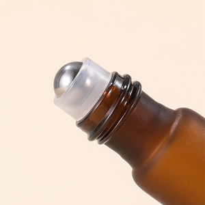 Botella de Vidrio Esmerilado Personalizada de 3ml, 5ml, 10ml con Rodillo de Plástico, Vidrio o Metal y Tapa de Plástico Negra para Aceites Esenciales y Perfumes - Product Image 6