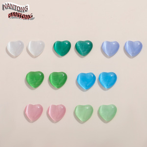 Cuentas de vidrio en forma de corazón con base plana para decoración de uñas, 10 mm, multicolor, cuentas sueltas, suministros para la fabricación de joyas - Product Image 1
