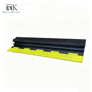 Rampe de protection de câbles robuste pour la sécurité routière – Vente en gros - Product Image 1