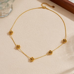 Modern Chinese Style Rose Clavicle Necklace Gold Plated Stainless Steel Chain Camellia Motif Daily Wedding Jewelry - Product Image 3