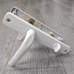 Pabrik langsung aluminium Aloi putih pegangan pintu kunci tuas 90 lubang Pitch untuk kamar mandi kaca geser tarik pintu pegangan perangkat keras - Product Image 1