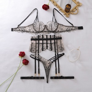 Set di Lingerie Vintage Nero con Pizzo Floreale e 4 Cinghie, Elegante Lingerie da Donna Taglia S-L - Product Image 6