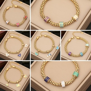 Conjuntos de Accesorios de Moda al por Mayor con Mariposas Caladas y Elegantes Adornos de Perlas para Damas - Product Image 6