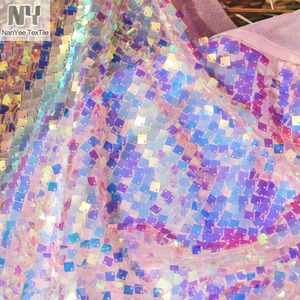 Nanyee Textil Precio al por mayor 9MM <span class=keywords><strong>Rosa</strong></span> brillante Iridiscente Brillante Cuadrado Lentejuelas Tela - Product Image 1