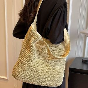 Bolso de mano grande de rafia tejida con cierre abierto para mujer, ideal para la playa y vacaciones, hecho de paja suave. - Product Image 3