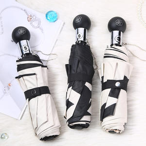 Paraguas Automático Plegable de Tres Secciones Camellia, Blanco y Negro con Diseño Floral, Varillas de Aleación, Apertura Automática con Botón, para Uso en Días Soleados y Lluviosos, 380g - Product Image 4