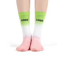 Nouveau Gradient Tube Chaussettes Tricoté Crew High Athletic Basketball Chaussettes Tie Dye Design Hip Hop Style pour Couples Chaussettes Imprimées
