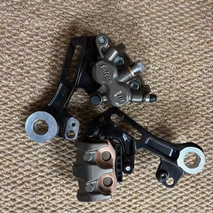 Pinza de Freno Trasera Surron Ultra Bee con Soporte, Freno de Disco Hidráulico OEM para Sur Ron Light Bee X LBX UB, Motocicleta Eléctrica Todoterreno - Product Image 1