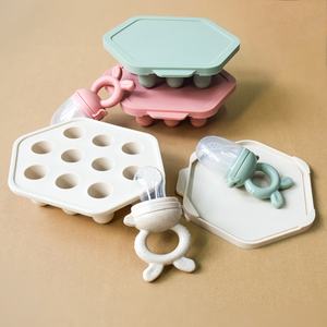 Ensemble cadeau <span class=keywords><strong>de</strong></span> vaisselle pour nouveau-né : Assiette d'alimentation en silicone sans BPA, bol à forte succion, cuillère et bavoir imperméable - Product Image 5