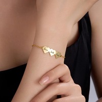 Bracelet personnalisé en or 18 carats plaqué or avec nom en forme de cœur, bracelet à breloques multi-cœurs gravé au laser en acier inoxydable 316L, OEM ODM
